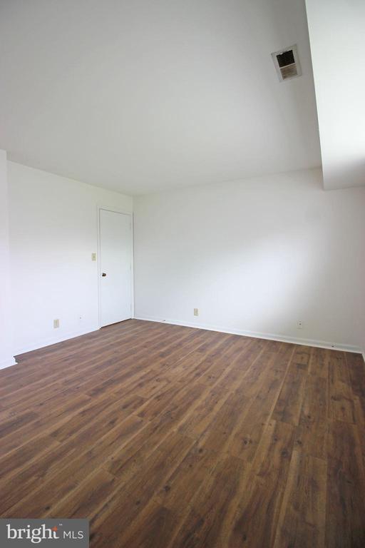 Building Photo - 102 Chesterfield Ln