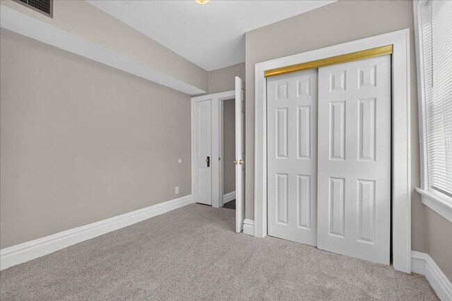 Building Photo - 5252 Bancroft Ave