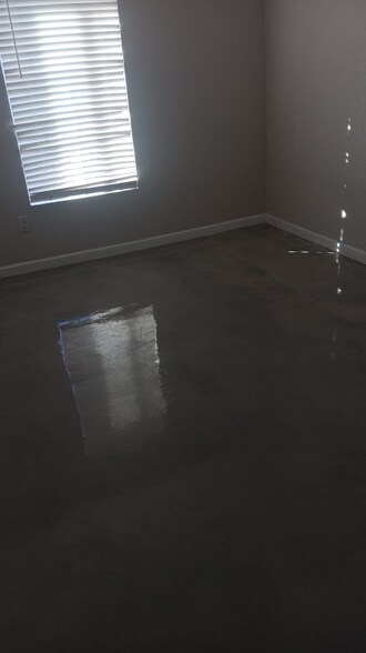 Building Photo - 340 W Highland Ave