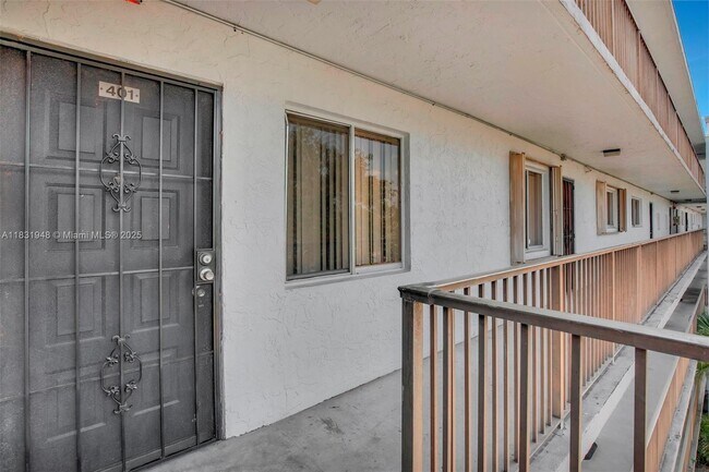 Building Photo - 8720 N Sherman Cir