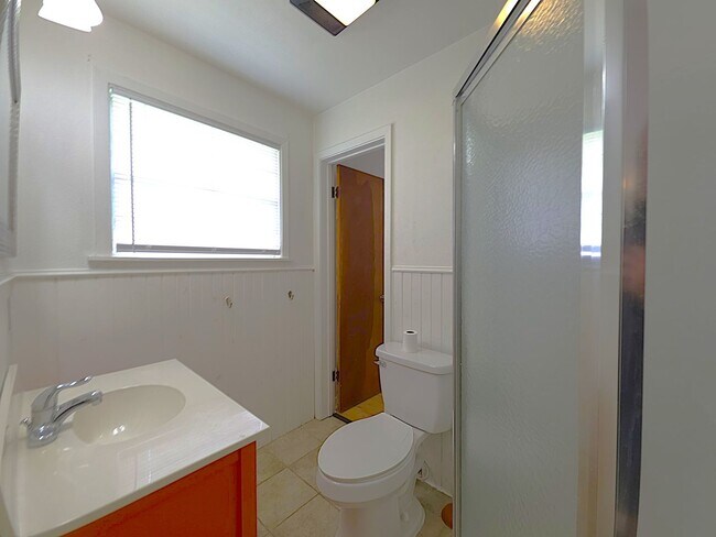 Building Photo - Spacious Country Home for Lease in Van, Texas!