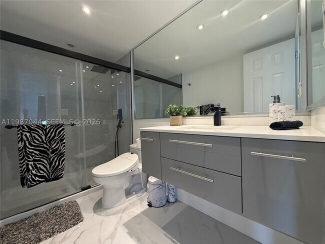 Building Photo - 5555 Collins Ave