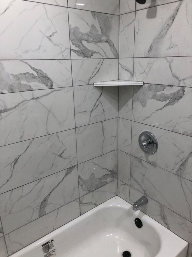 Building Photo - 3 bedroom, 1.5 bath house