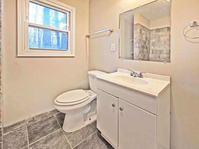 Building Photo - 2332 Baywood Dr SE