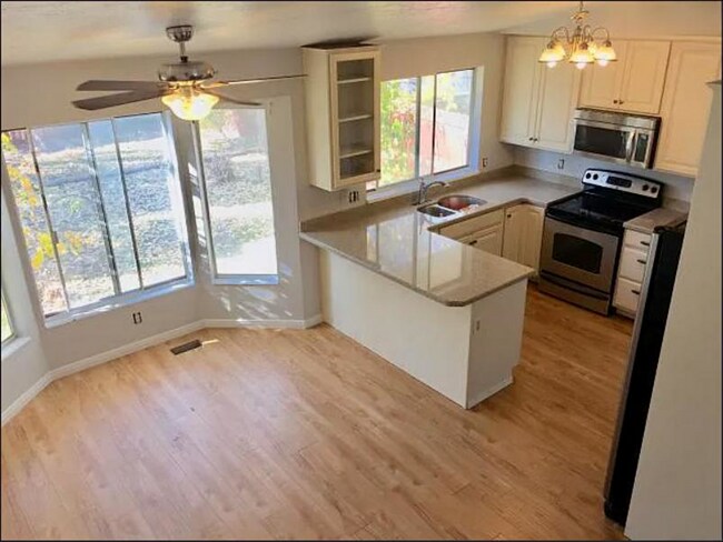 Building Photo - Coming soon! 6 Bedroom/3 Bathroom House in West Jordan