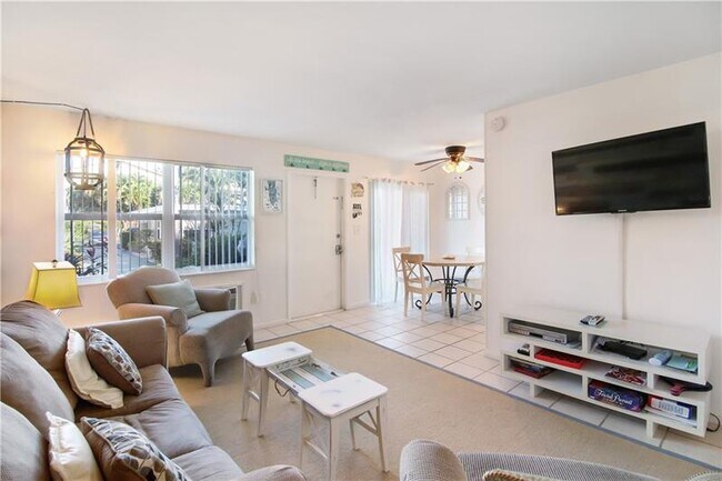 Building Photo - 3230 NE 13th St