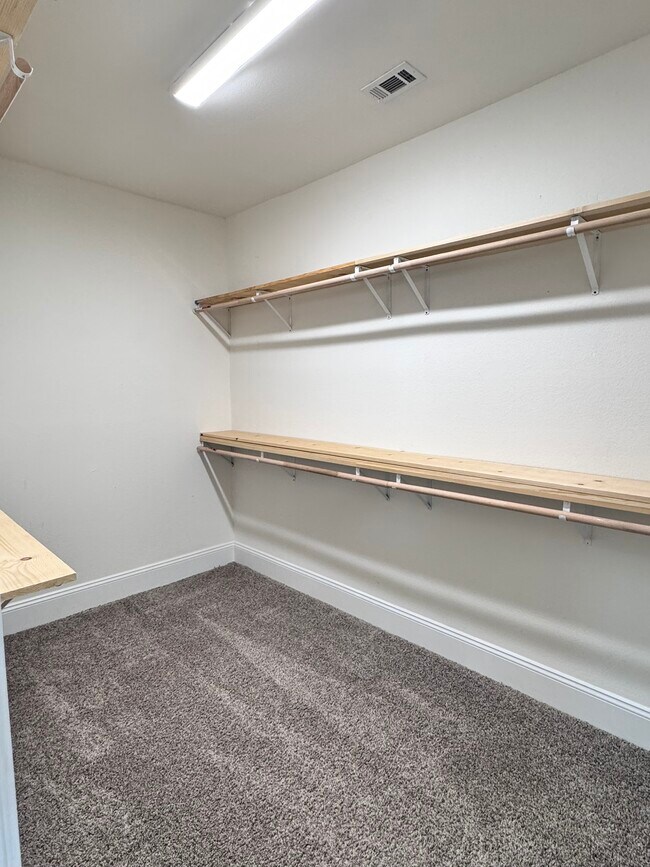 Building Photo - 15833 Bent Rose Way