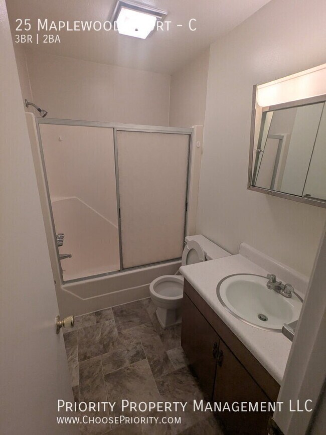 Building Photo - 25 Maplewood Ct