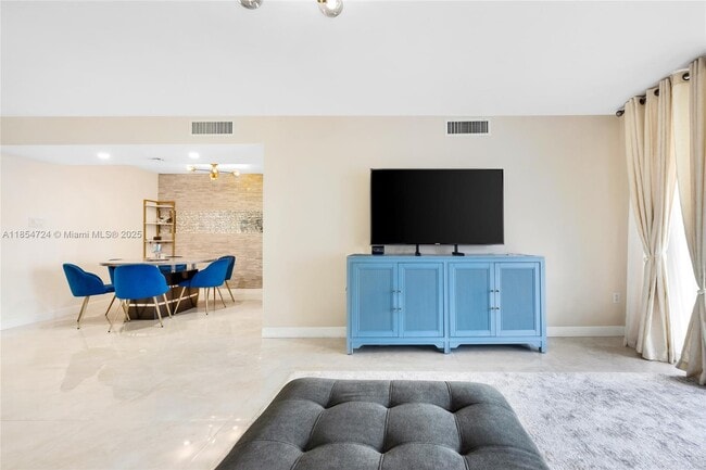Building Photo - 18081 Biscayne Blvd