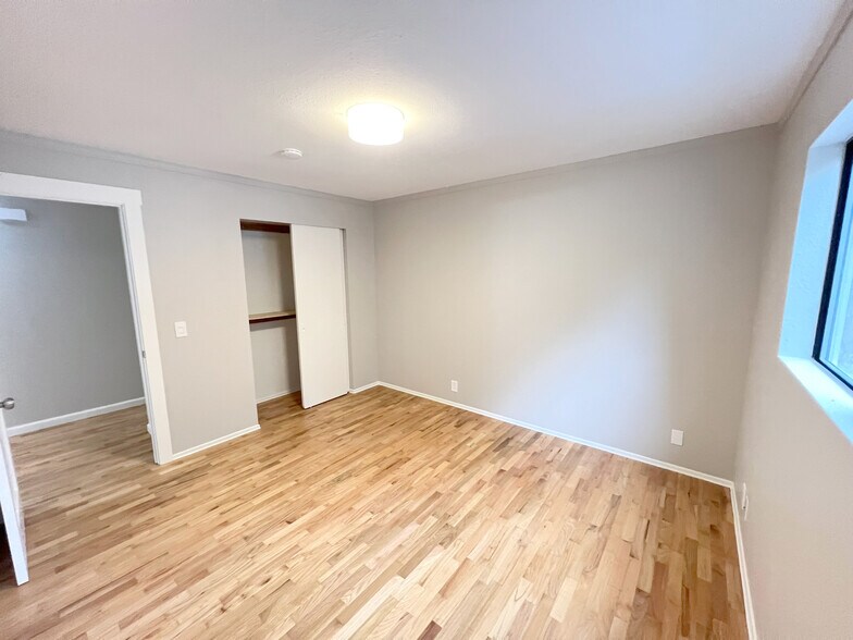 Building Photo - 6519 Illahee Rd NE