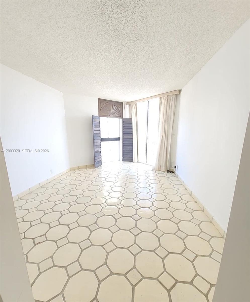 Building Photo - 20185 E Country Club Dr