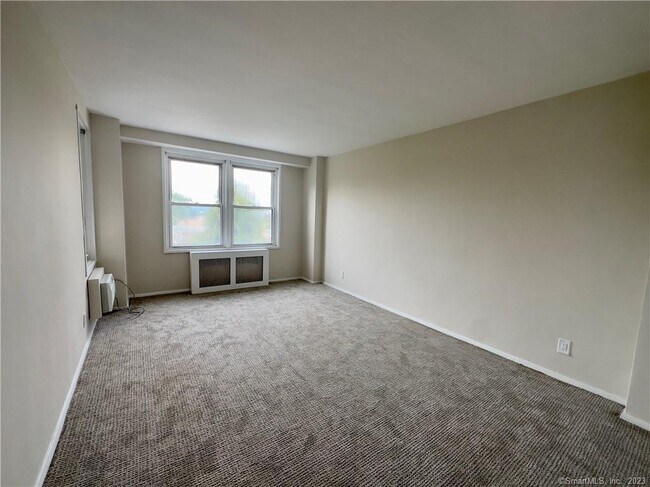 Building Photo - 91 Strawberry Hill Ave