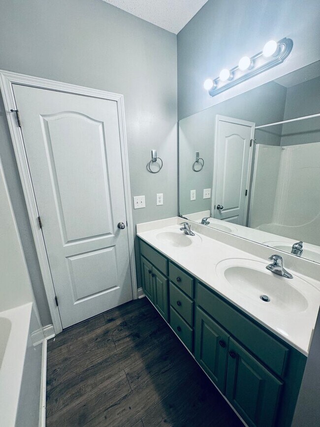 Building Photo - 406 Brookewater Ln