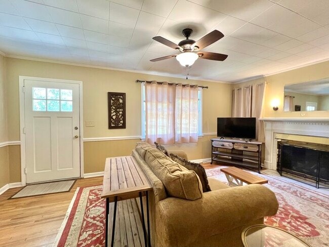 Building Photo - 1266 Pinecrest Dr