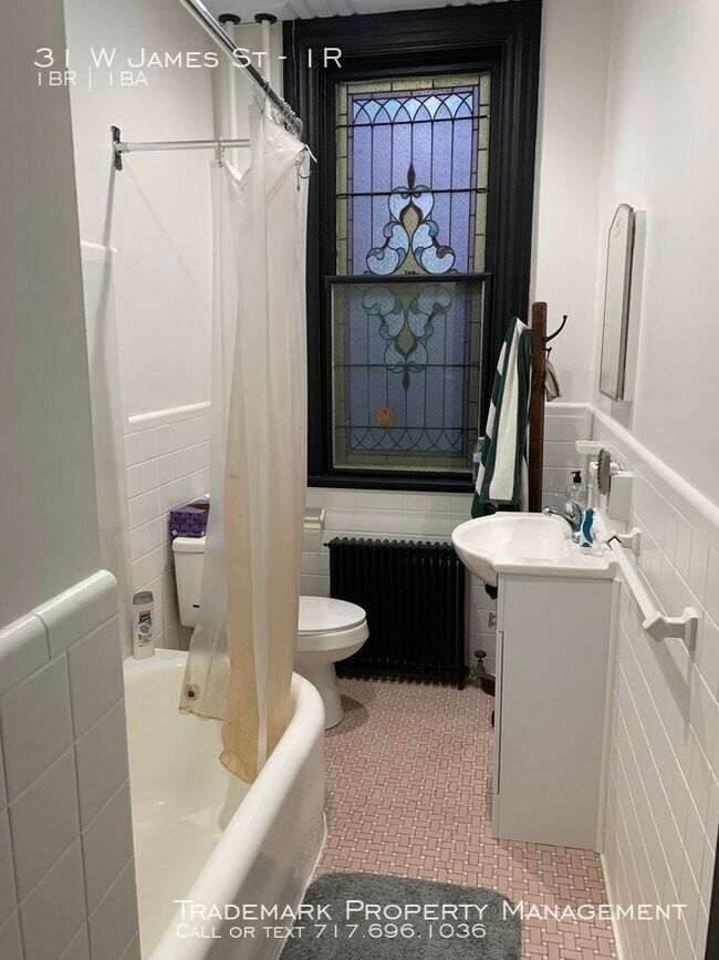 Building Photo - Updated 1 Bedroom Apartment