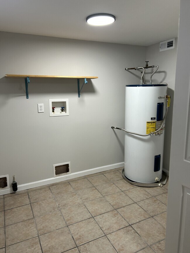 Building Photo - 702 62nd Ave N