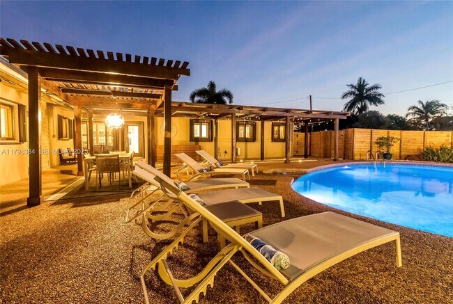 Building Photo - 3444 NE 18th Ave