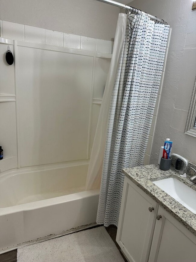 Building Photo - Newly Updated 4-Bedroom House just East of...