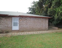 Building Photo - North Pensacola 2-Bed, 1-Bath Quadplex – Pet-Friendly, Available 1/6