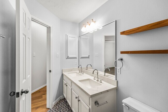 Building Photo - 10906 Bernalda Cir