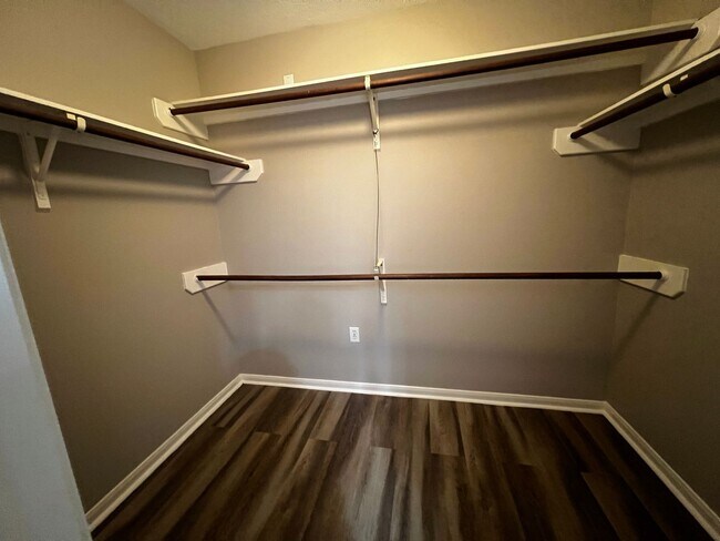 Building Photo - For Lease | 3 Bed, 2 Bath | 1,924 Sq Ft | ...