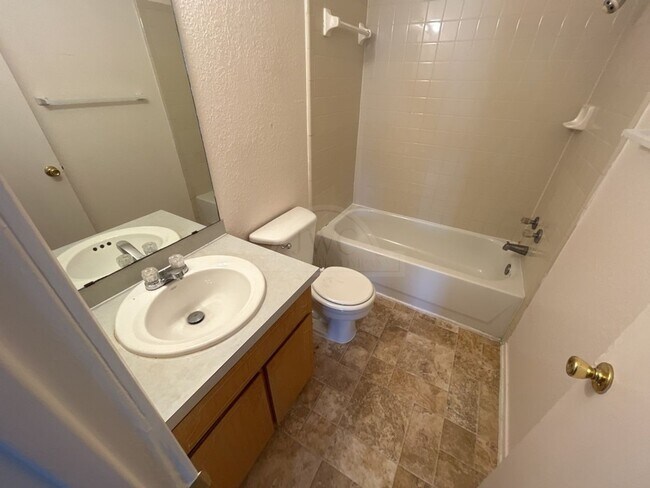 Building Photo - 4504 Deek Dr