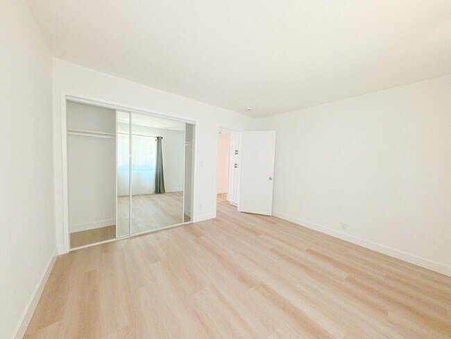 Building Photo - 2428 Ocean Ave