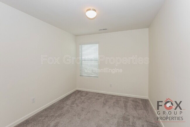 Building Photo - 124 Canada Dr