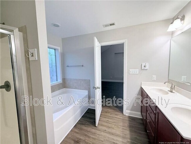 Building Photo - 471 Century Dr