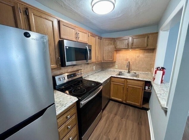 Building Photo - 616 Boston Post Rd E