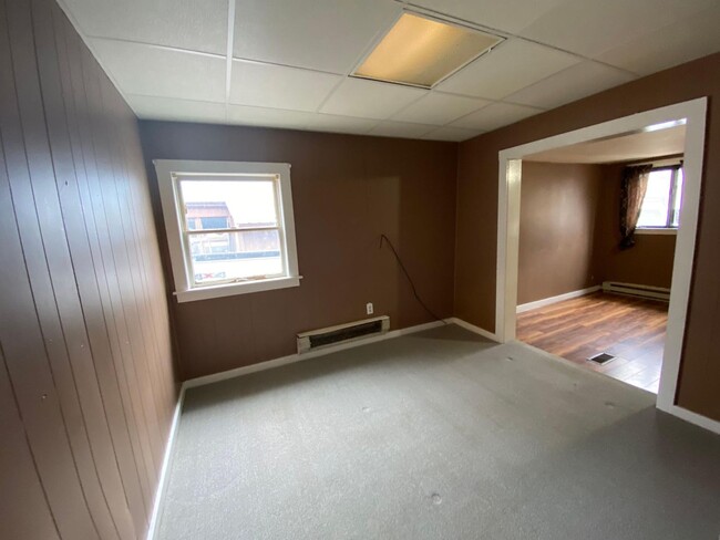 Building Photo - For Rent: Charming Single Family Home in D...