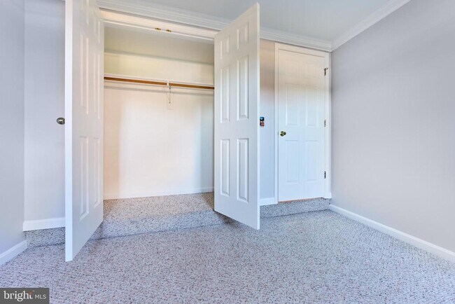 Building Photo - 685 Springhouse Square SE