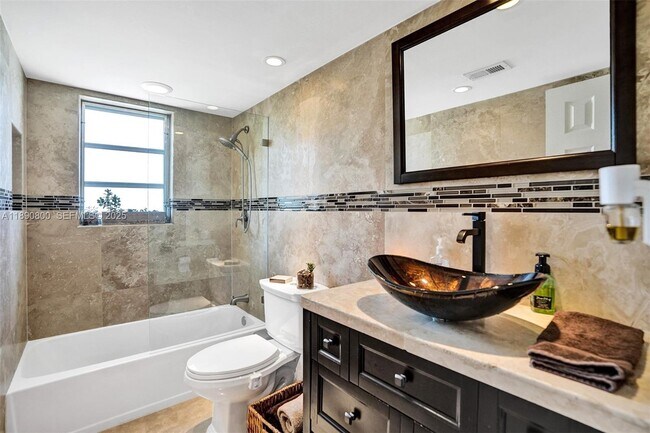 Building Photo - 1811 Jefferson St