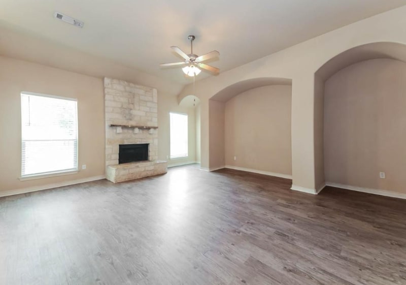 Building Photo - 9148 Clairemont Ln
