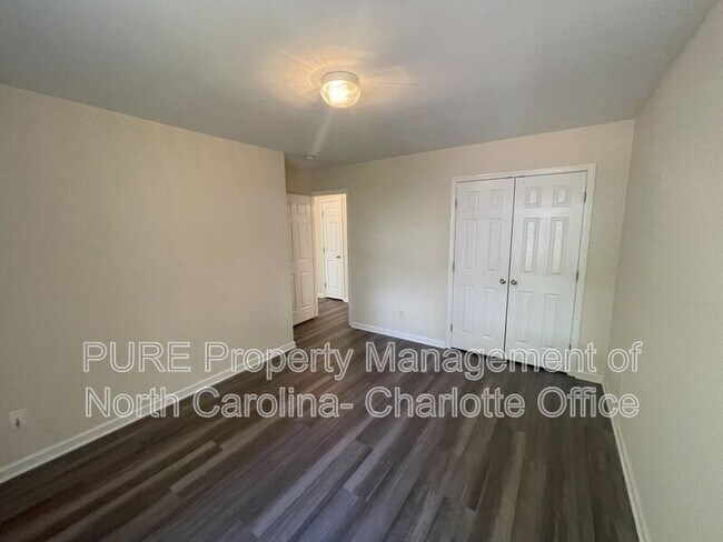 Building Photo - 705 Weeping Willow Dr