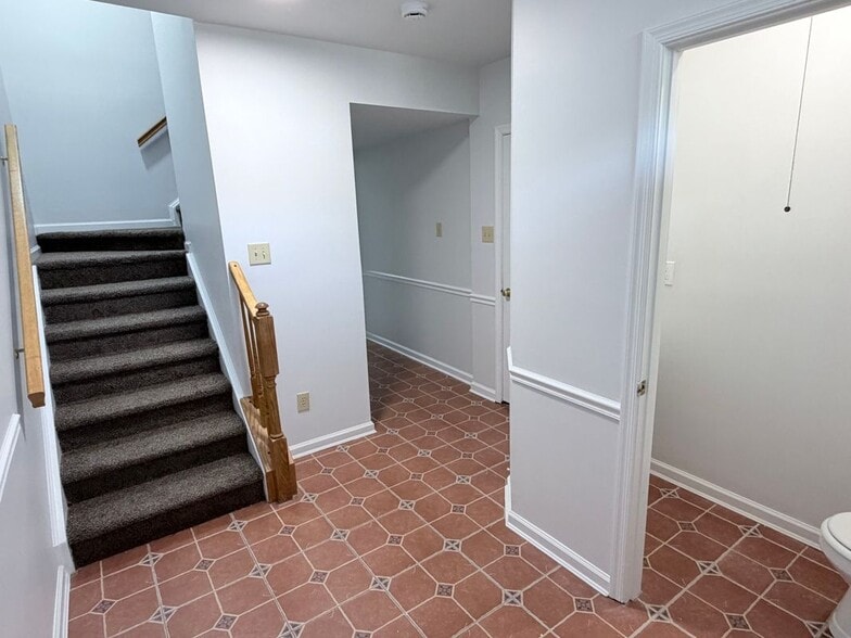 Building Photo - 68 Alexis Dr