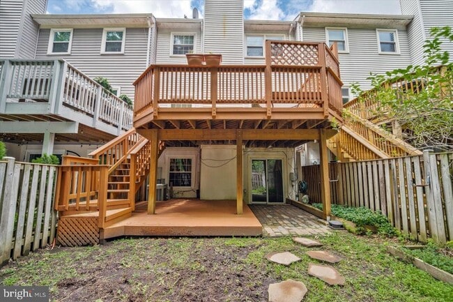 Building Photo - 7177 Lake Cove Dr