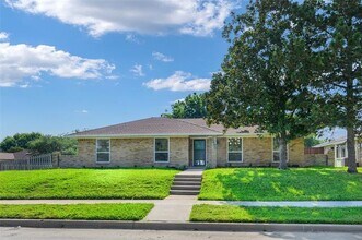 Building Photo - 2400 Bengal Ln