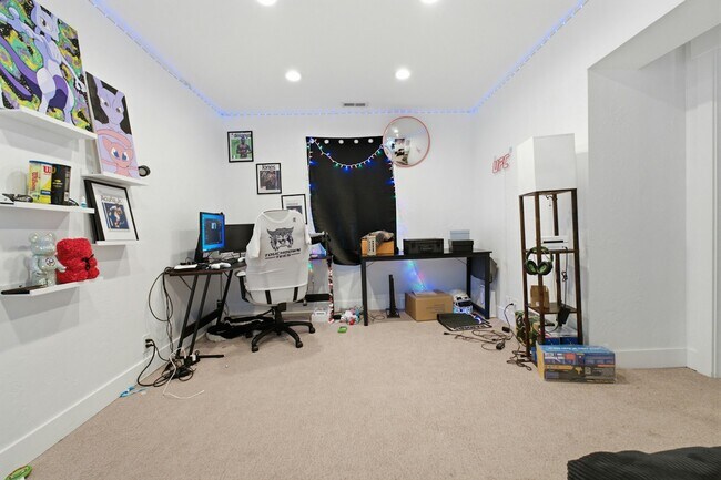 Building Photo - 75 S 300 W