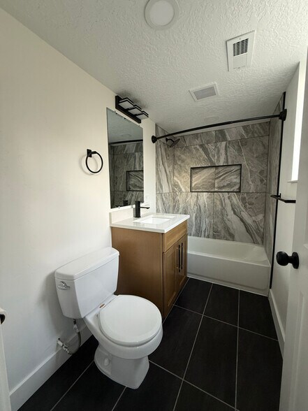 Building Photo - 1546 E 700 S