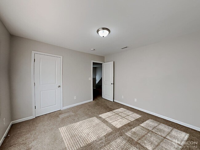 Building Photo - 5633 Idlewild Rd N