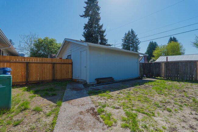 Building Photo - 1418