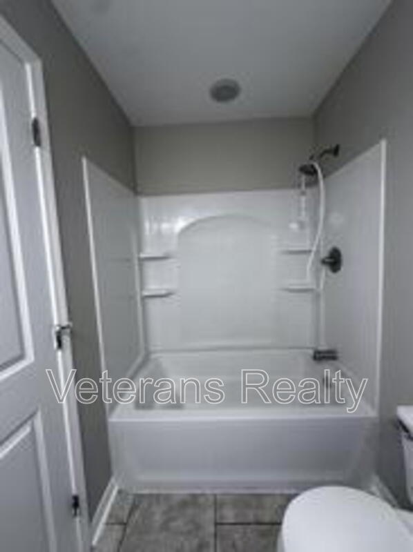 Building Photo - 113 Alverado Dr