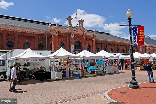 Building Photo - 1016 17th Pl NE