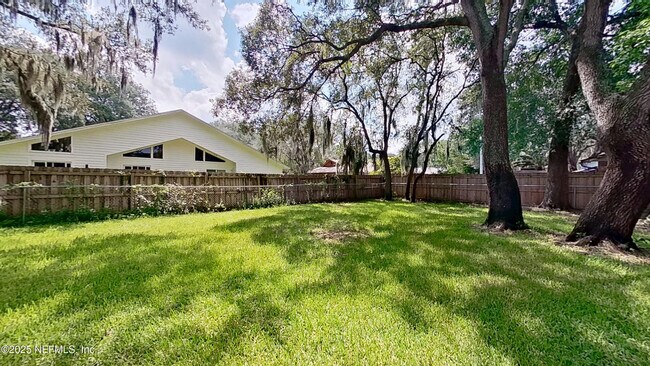Building Photo - 1115 Hamlet Ct