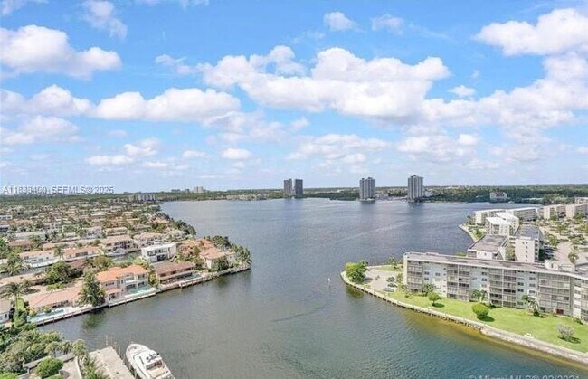 Building Photo - 1000 E Island Blvd