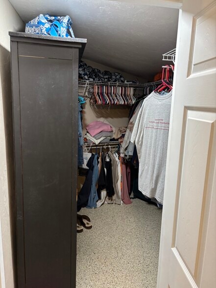 Walk-in closet - 5202 E McElroy Rd
