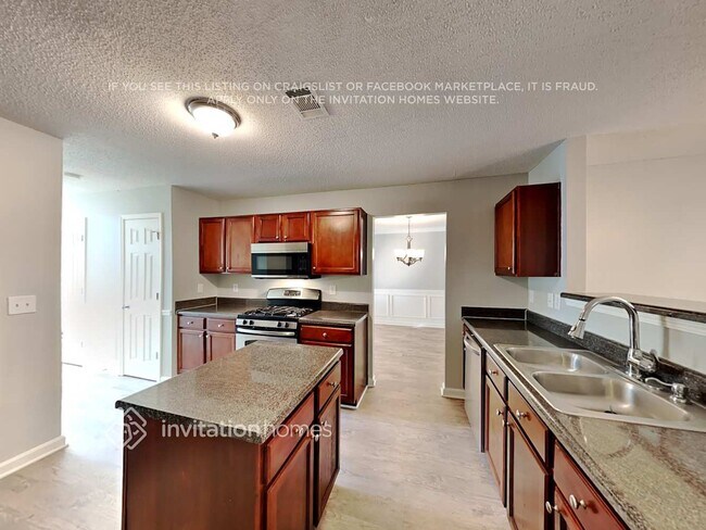 Building Photo - 6950 Foxmoor Way