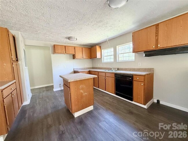 Building Photo - 4 Bedroom/2 Bath Home for Rent