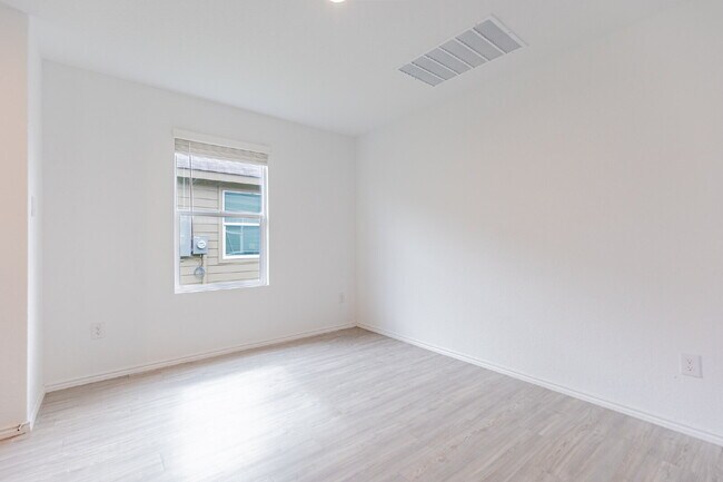 Building Photo - 331 Ambush Ridge